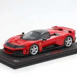 Ferrari F80 2024 Rosso Corsa vitrinnel Limitált Utolsó esély